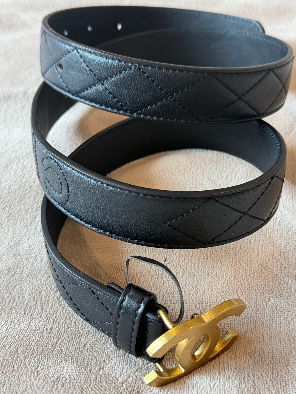 CHANEL Black Quilted Leather Belt with Gold CC Logo Buckle - Picture 2 of 5